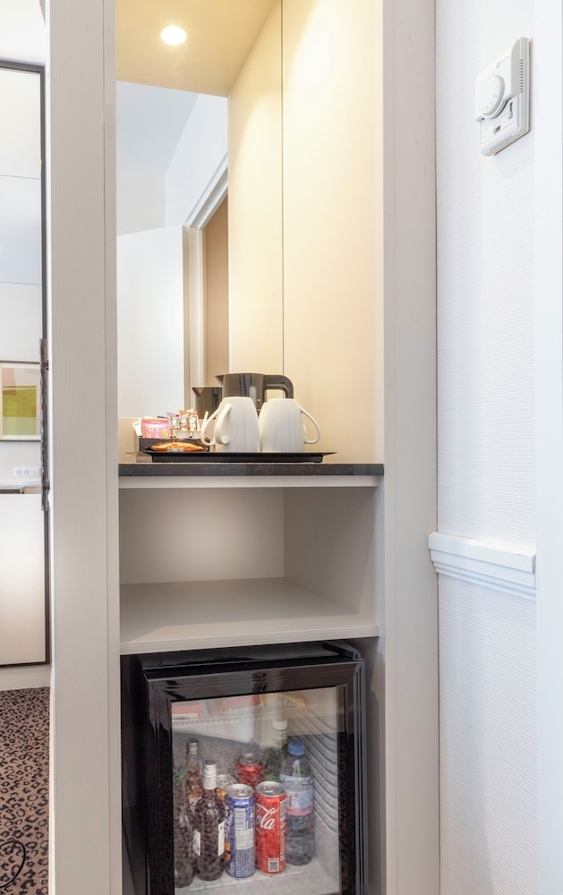 객실 내 식사 공간