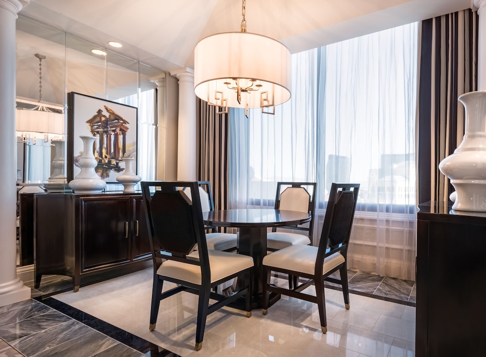 객실 내 식사 공간