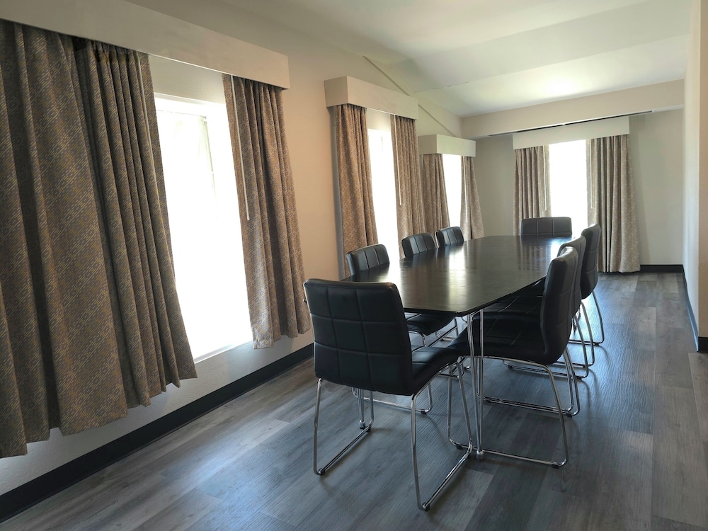 객실 내 식사 공간