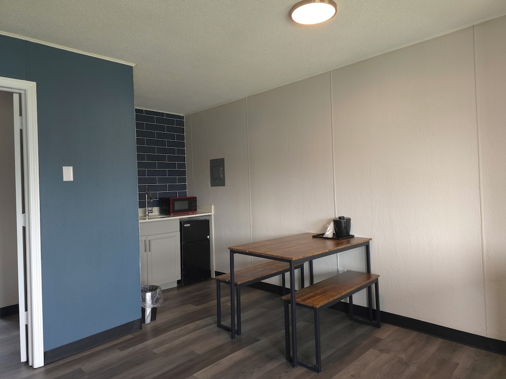 객실 내 식사 공간