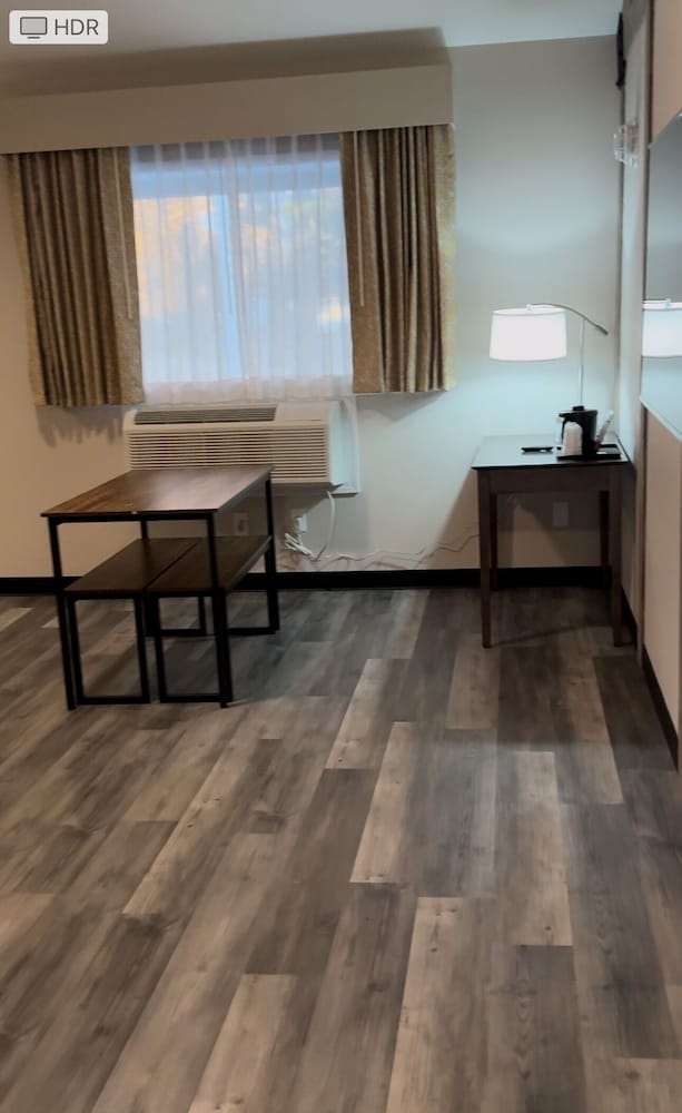 객실 내 식사 공간