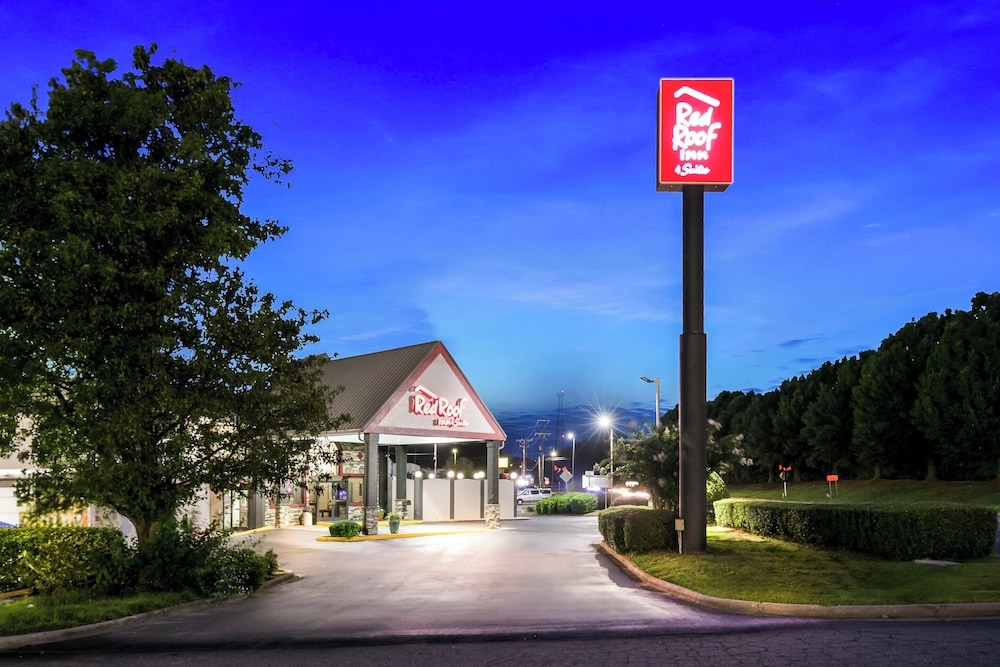 숙박 시설 정면 - 저녁/밤