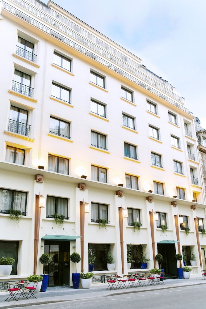 숙박 시설 정면