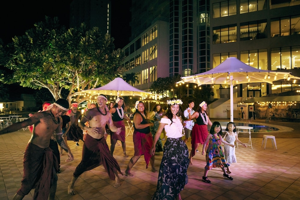 숙박 시설 정면 - 저녁/밤