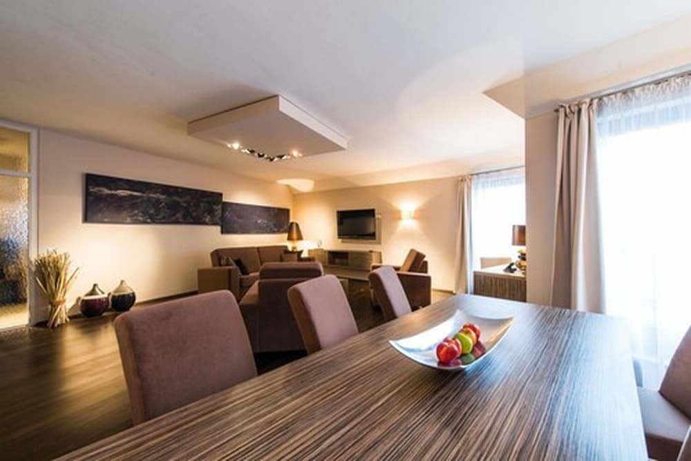 객실 내 식사 공간