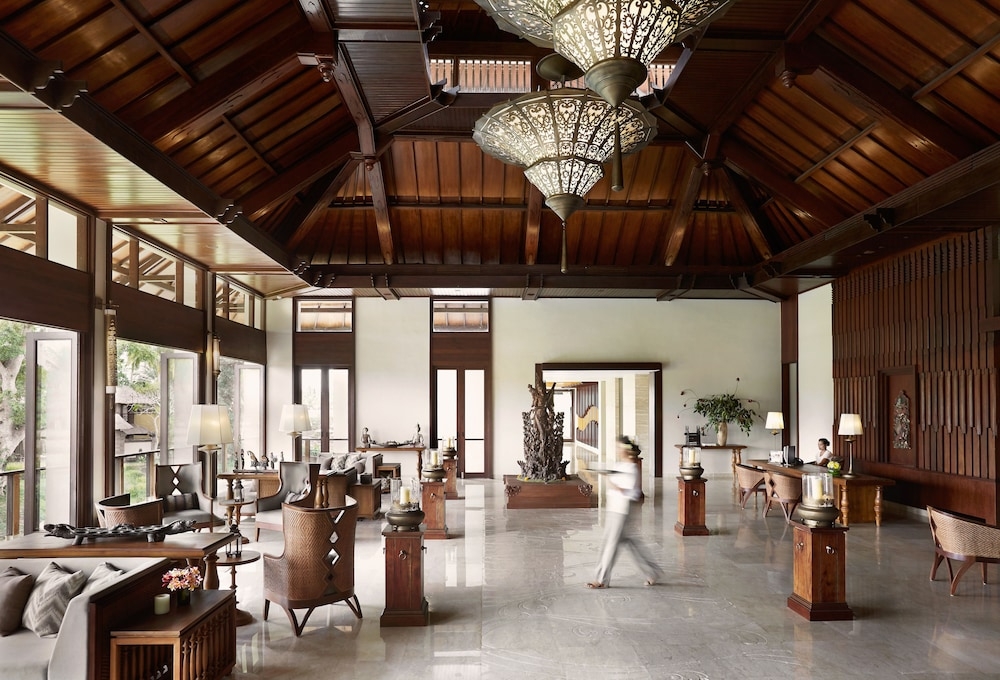 로비 좌석 공간