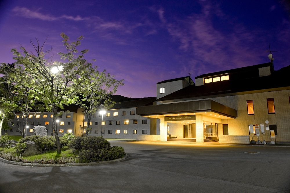 숙박 시설 정면 - 저녁/밤