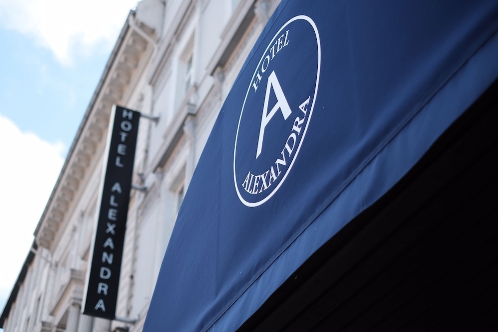 숙박 시설 입구