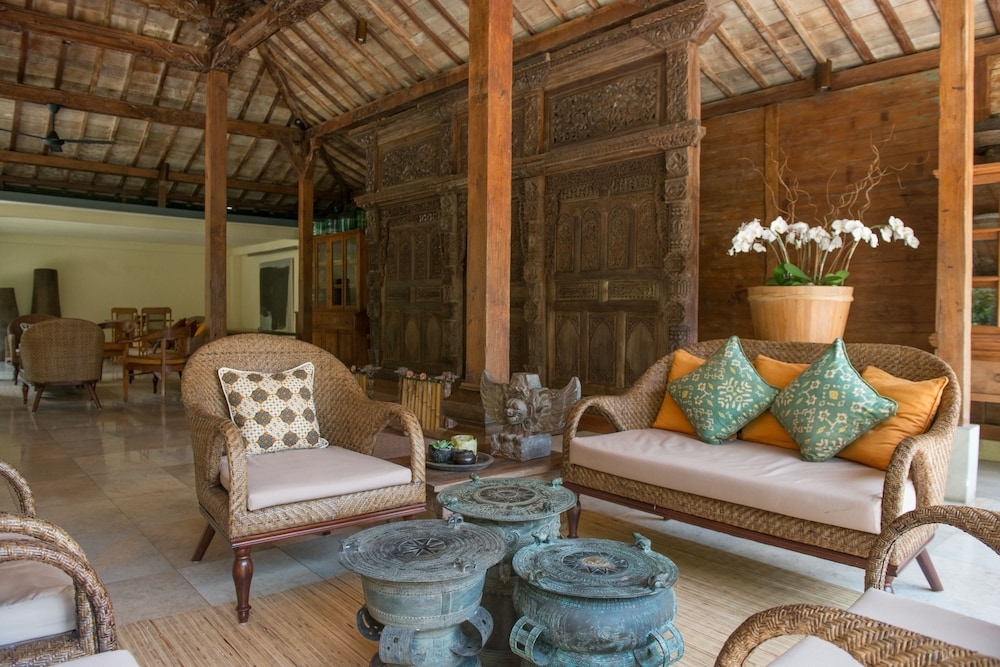 로비 좌석 공간