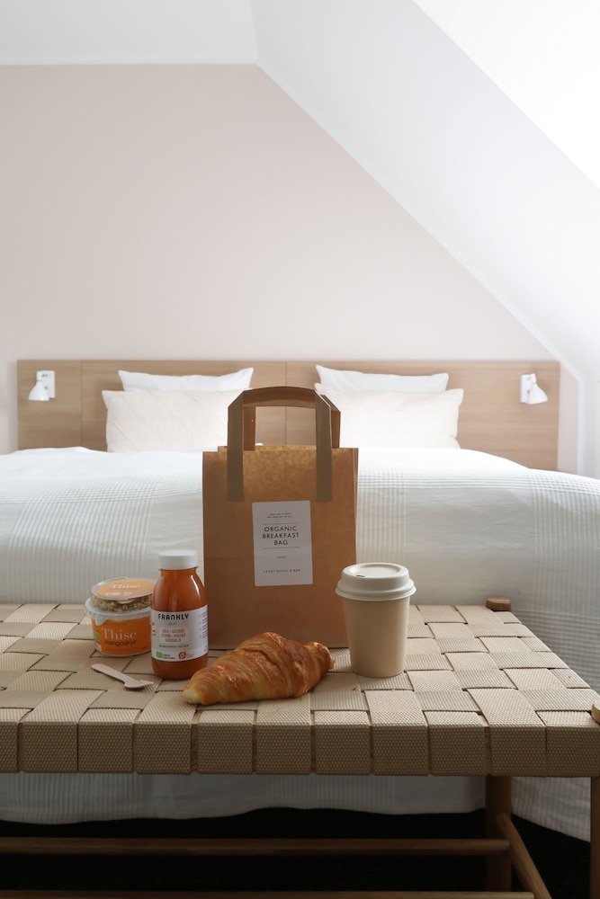 객실 내 식사 공간