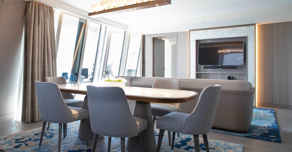 객실 내 식사 공간