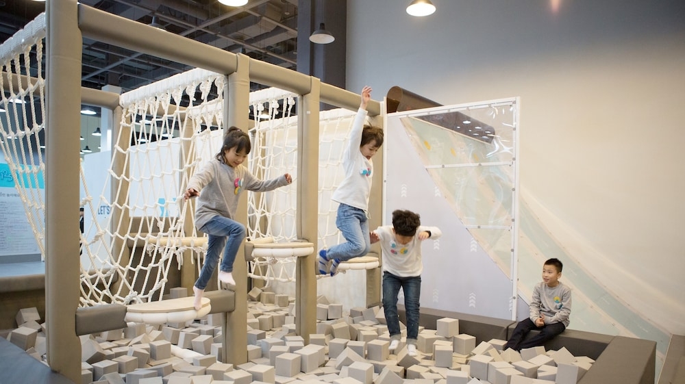 어린이 놀이 공간 - 실내