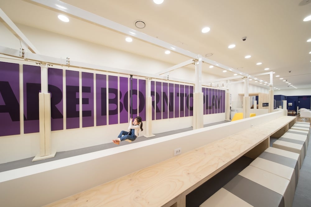 어린이 놀이 공간 - 실내