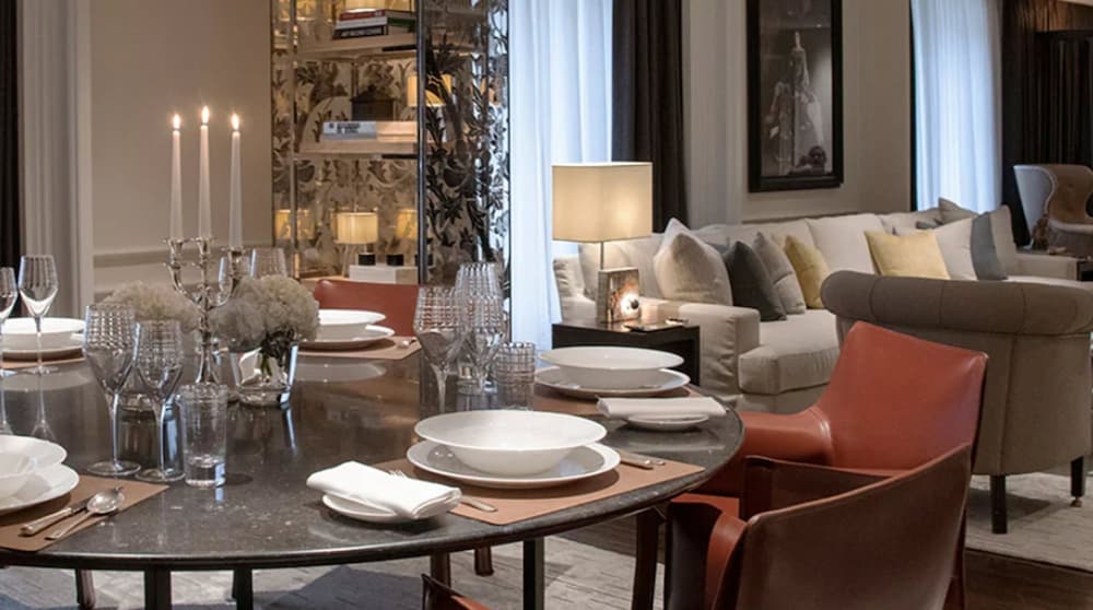 객실 내 식사 공간