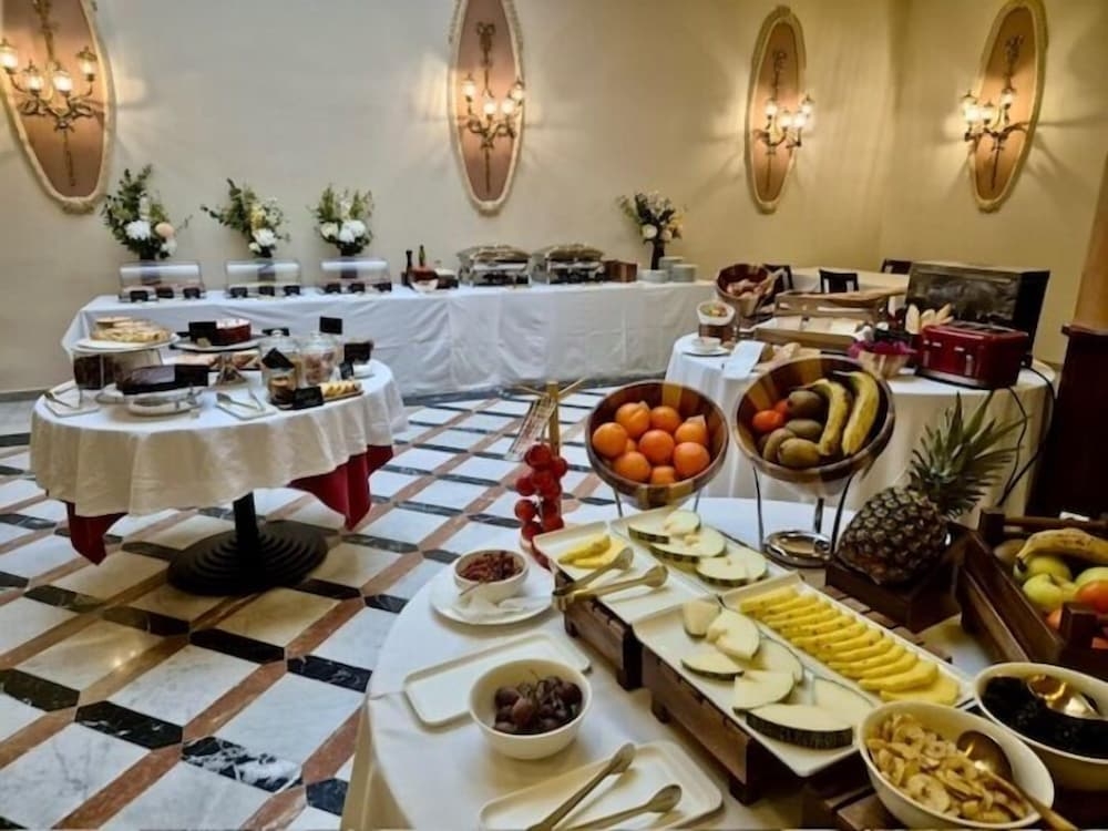 뷔페 아침 식사