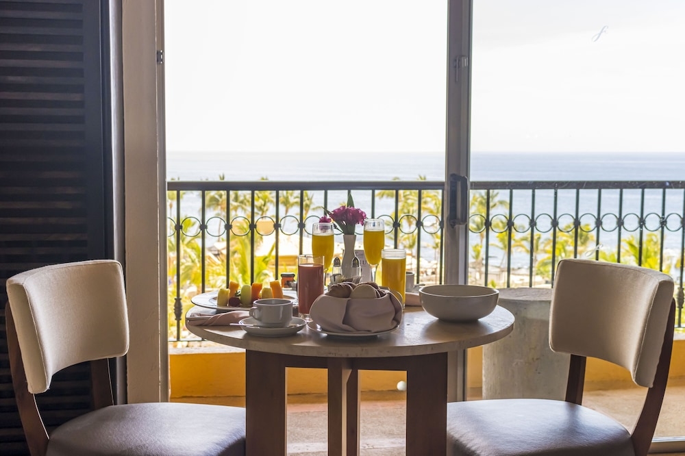 객실 내 식사 공간