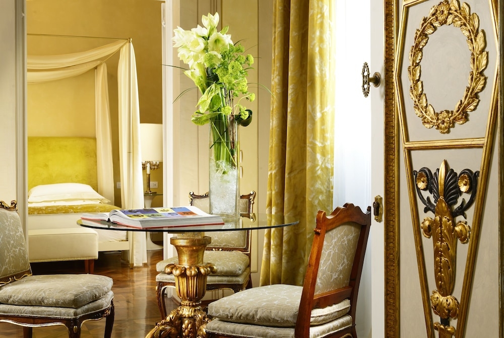 객실 내 식사 공간