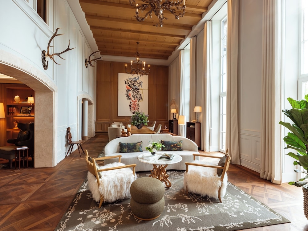 로즈우드 슐로스 푸슐