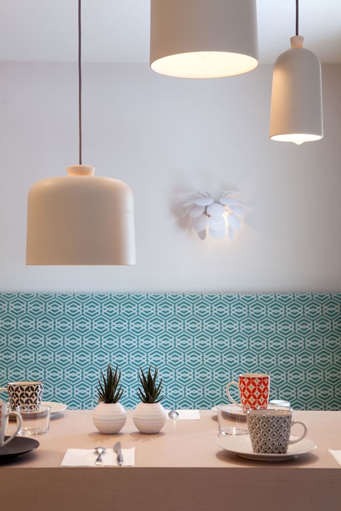 객실 내 식사 공간