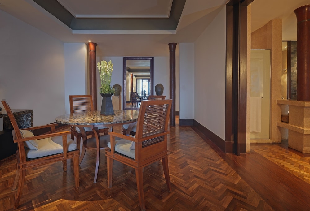 객실 내 식사 공간