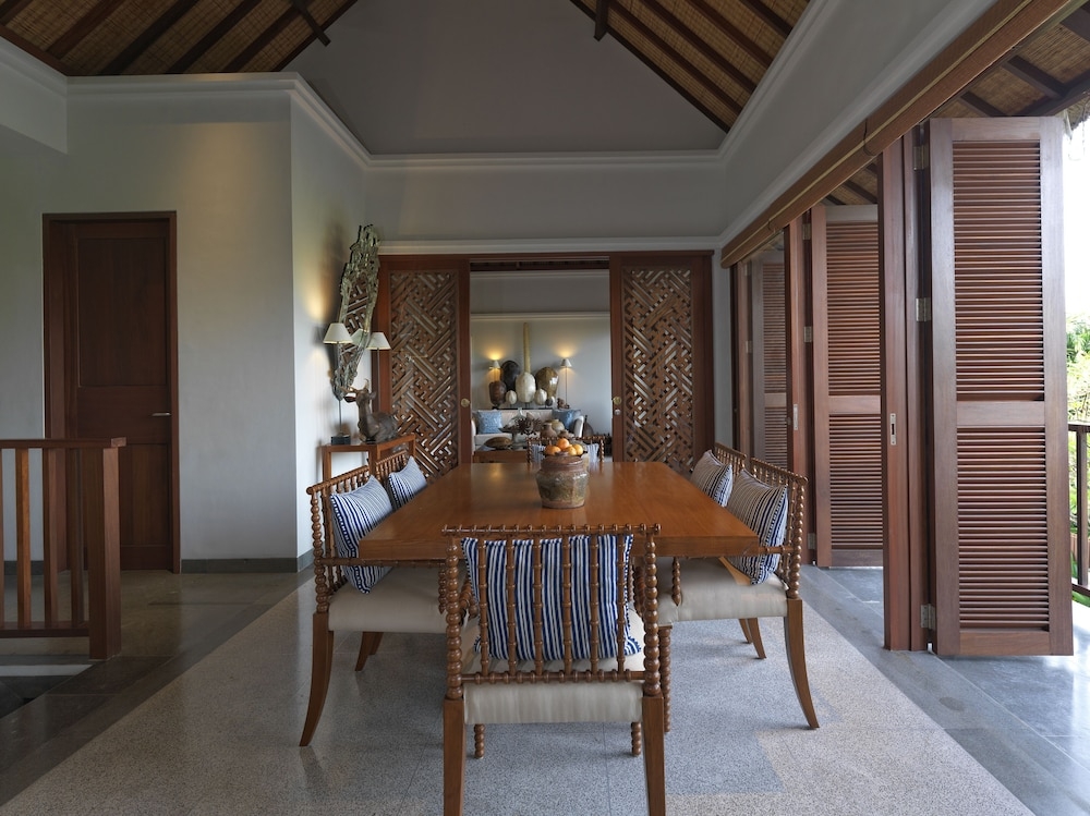 객실 내 식사 공간