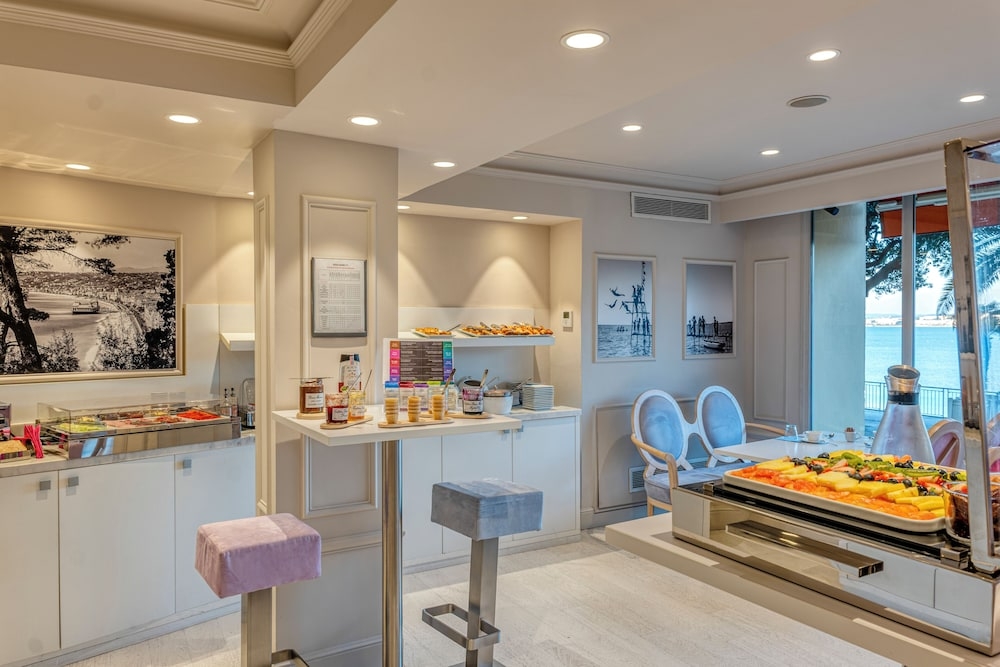 뷔페 아침 식사