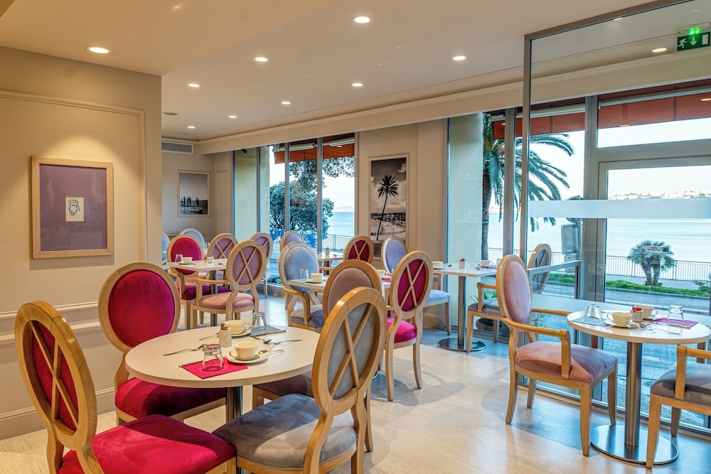 뷔페 아침 식사