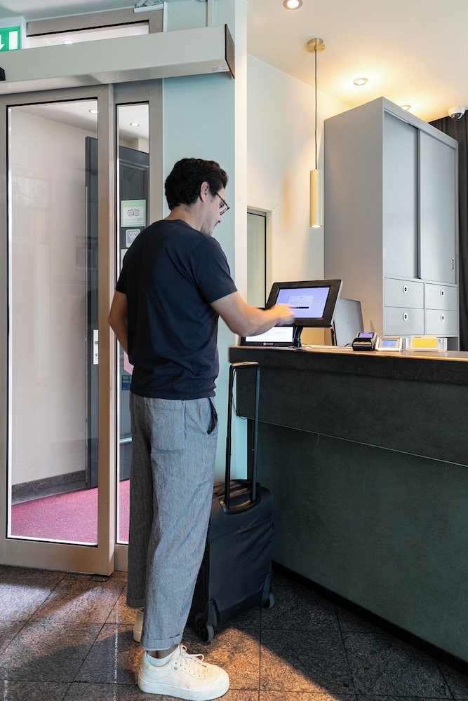 체크인/체크아웃 키오스크