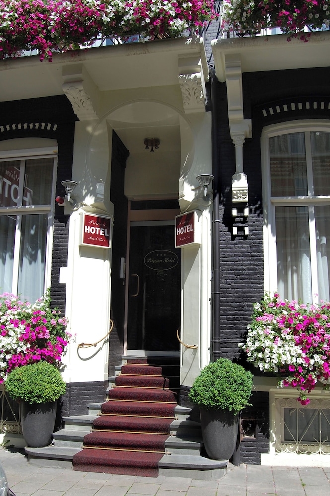 숙박 시설 입구