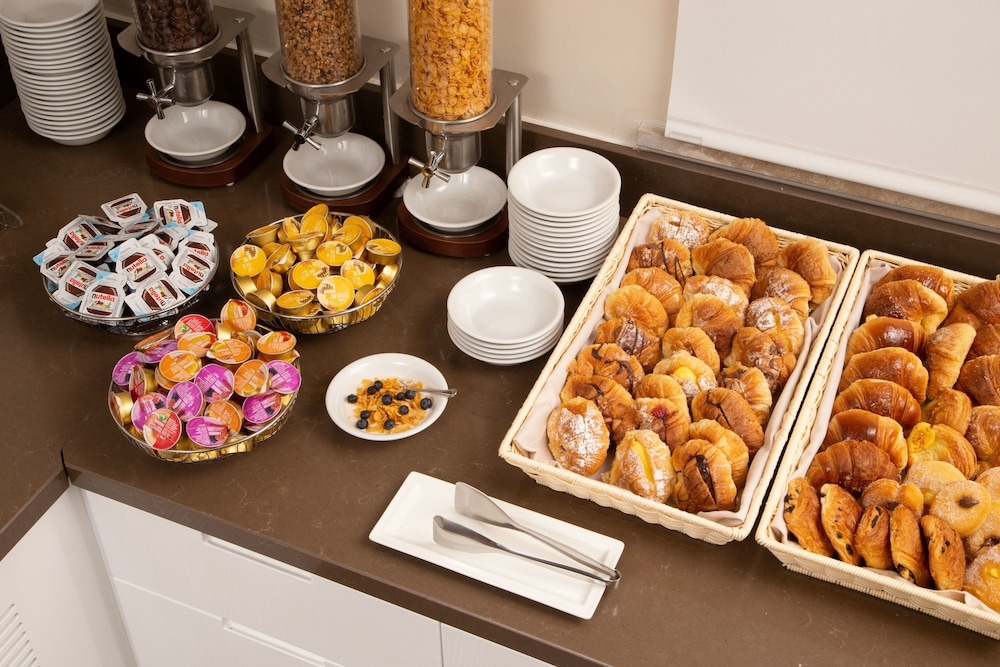 뷔페 아침 식사