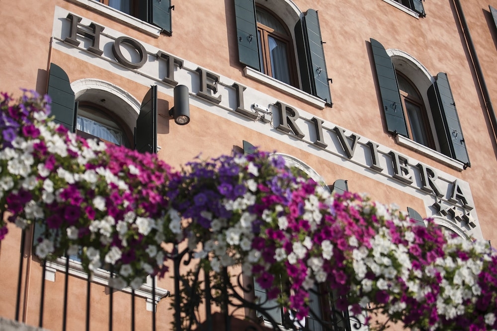 숙박 시설 정면