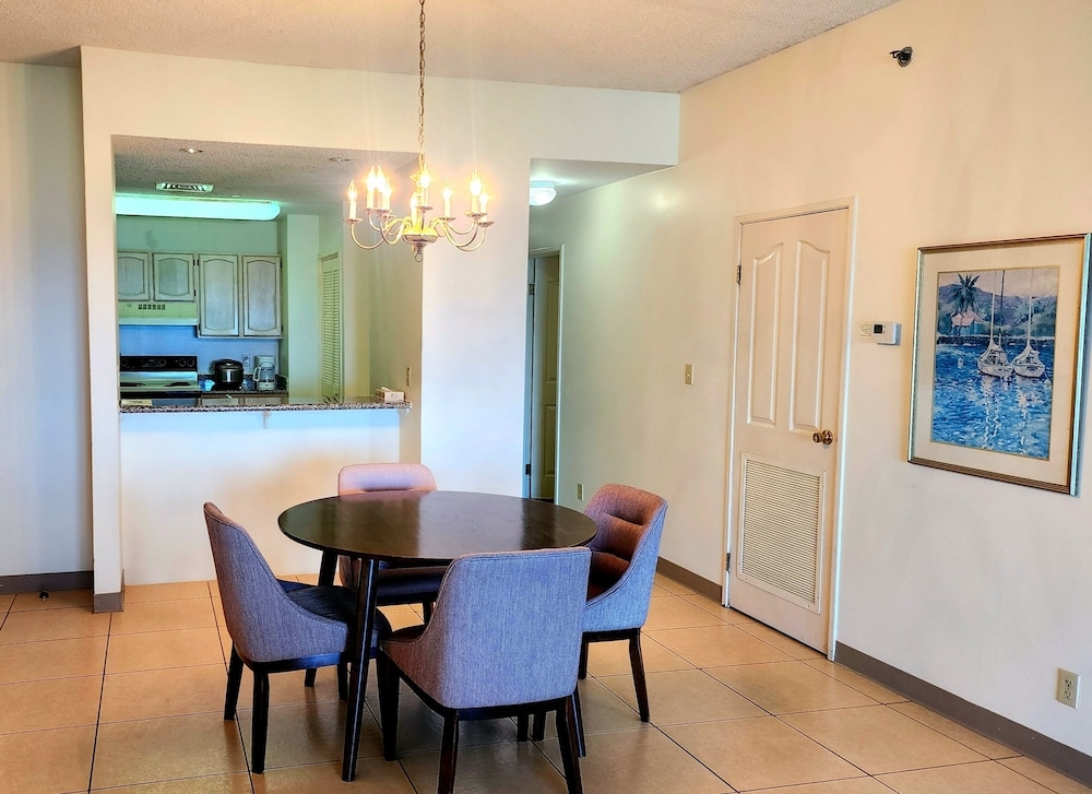 객실 내 식사 공간