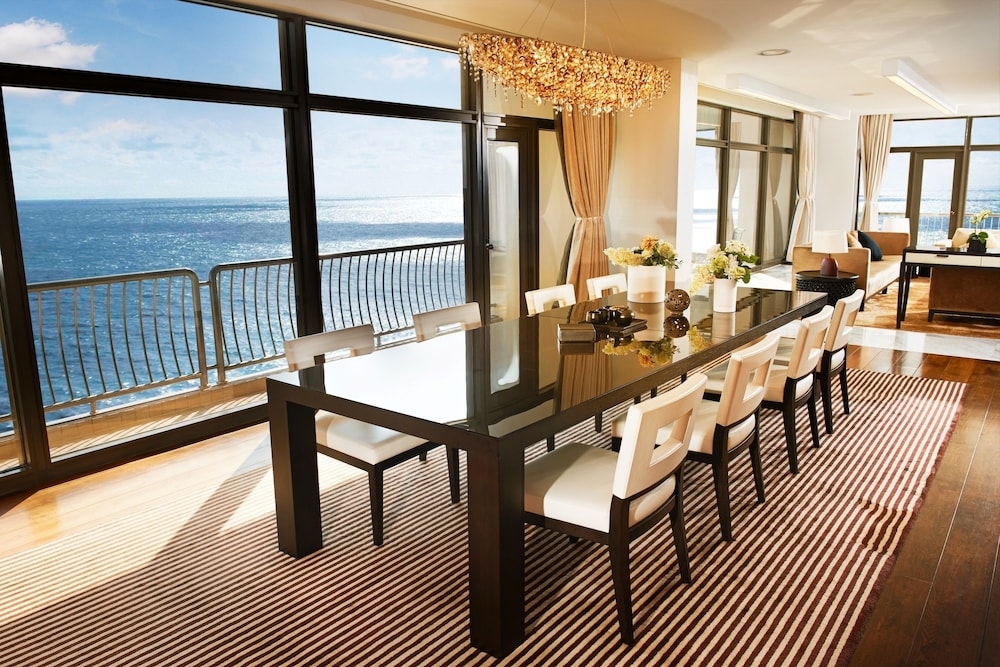 객실 내 식사 공간