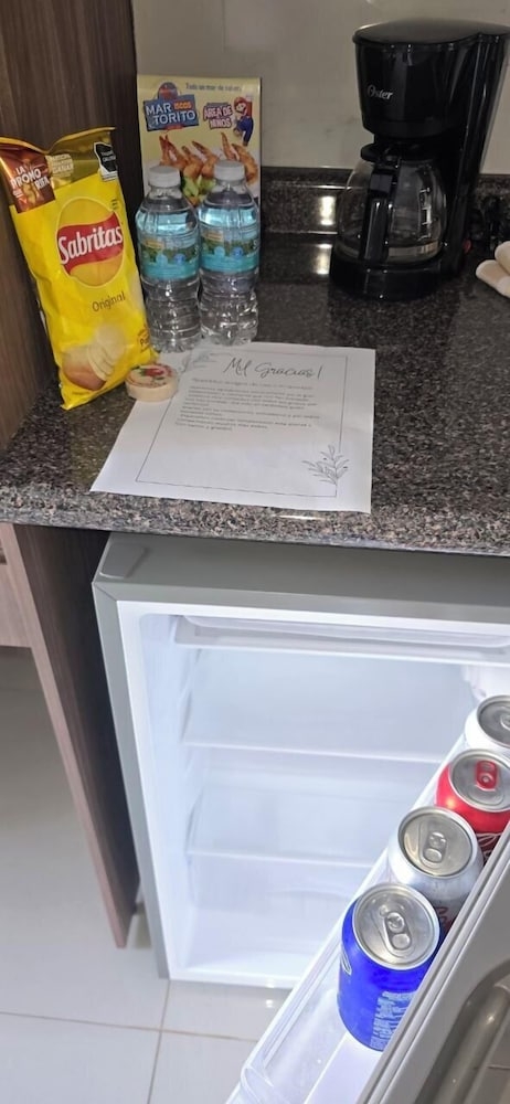 객실 내 식사 공간