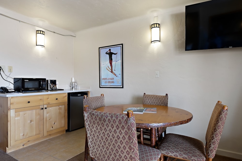 객실 내 식사 공간