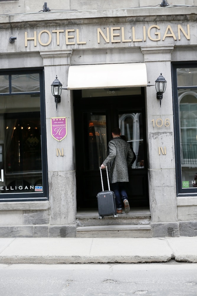 숙박 시설 정면