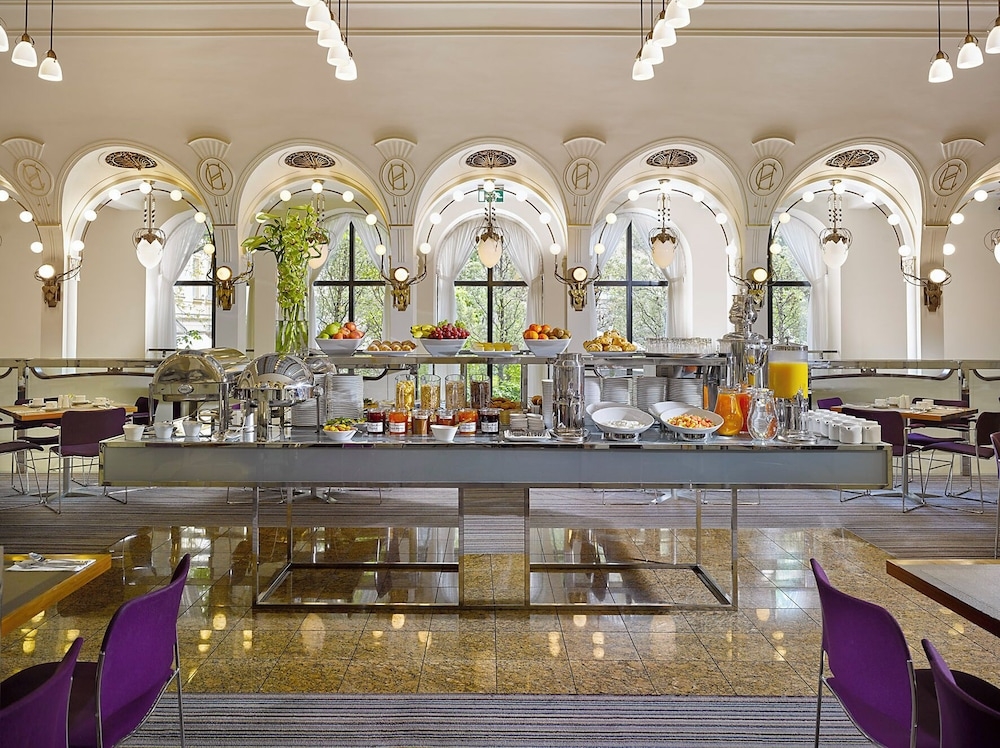 뷔페 아침 식사