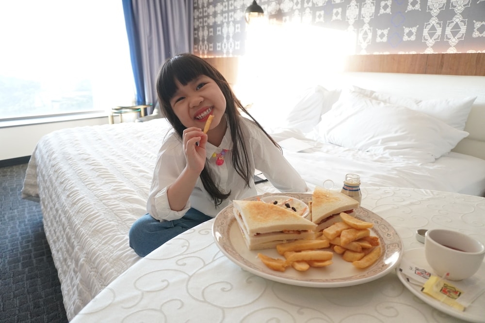 객실 내 식사 공간