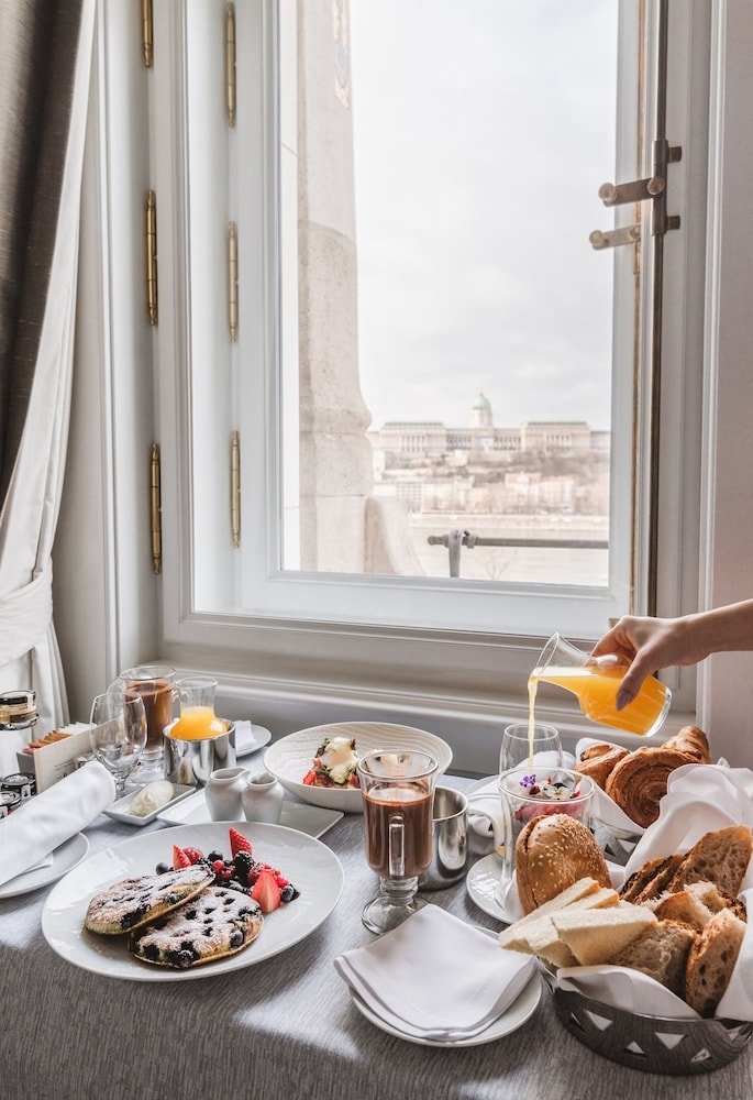 객실 내 식사 공간