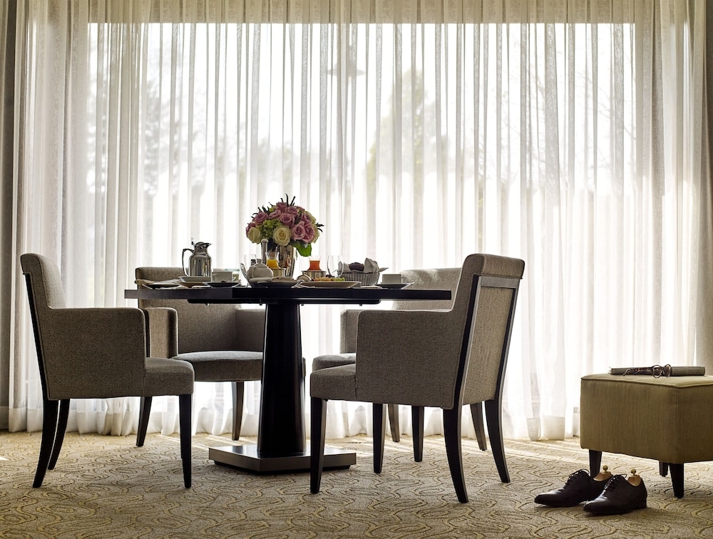 객실 내 식사 공간