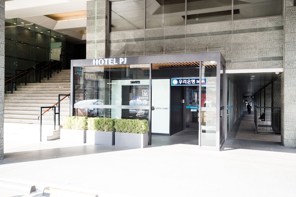 숙박 시설 입구