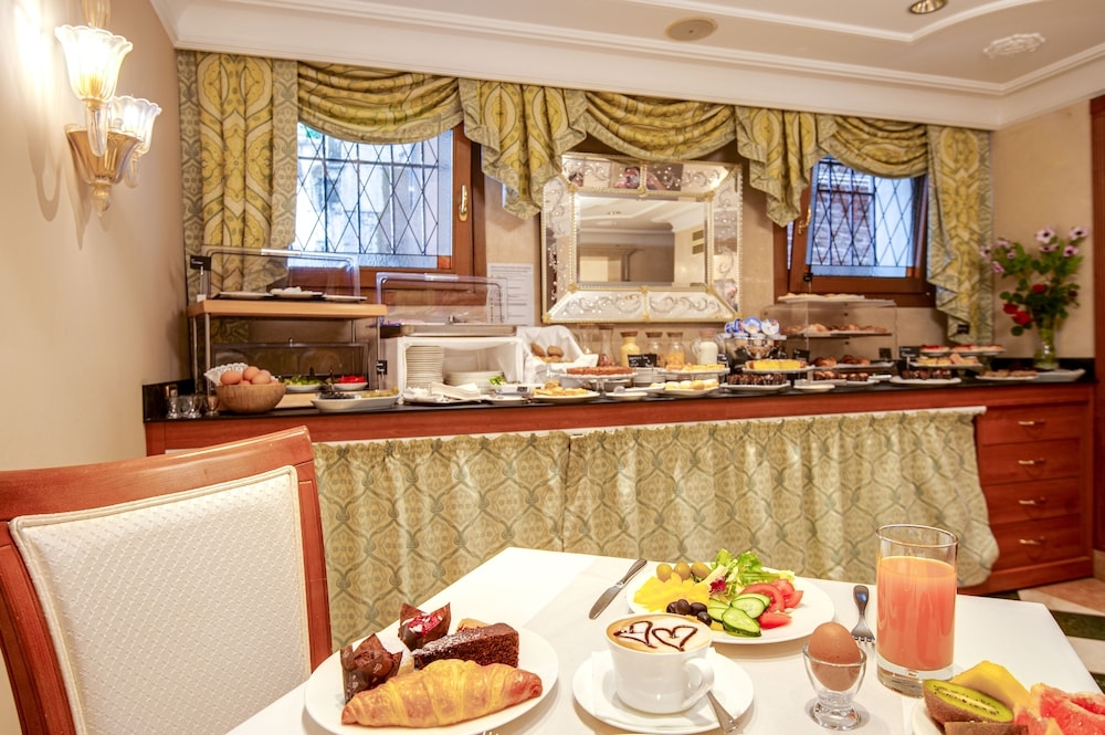 뷔페 아침 식사