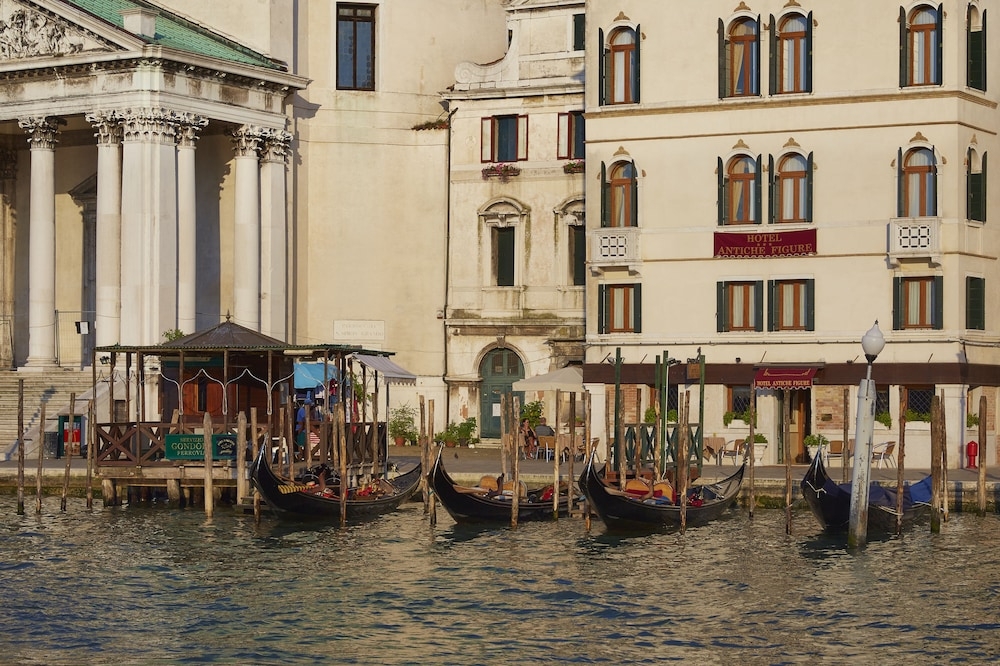 숙박 시설 입구