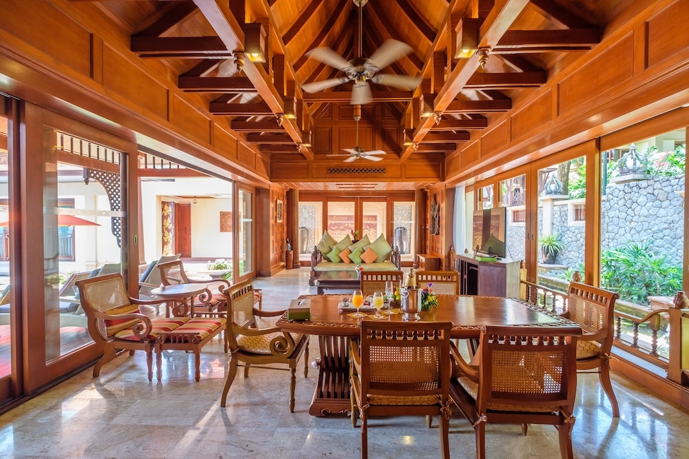 객실 내 식사 공간