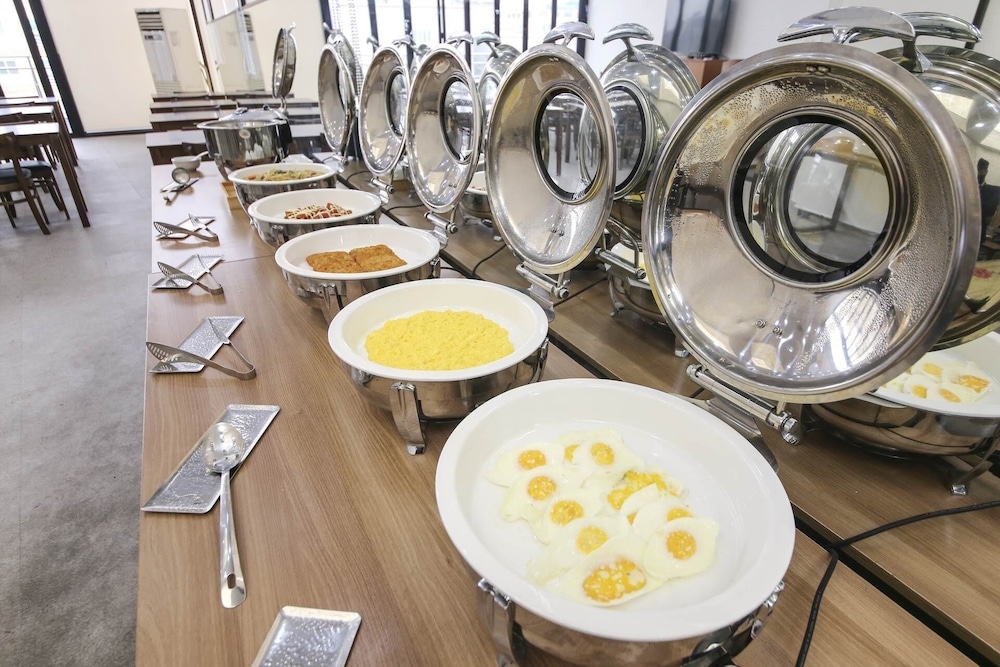 뷔페 아침 식사