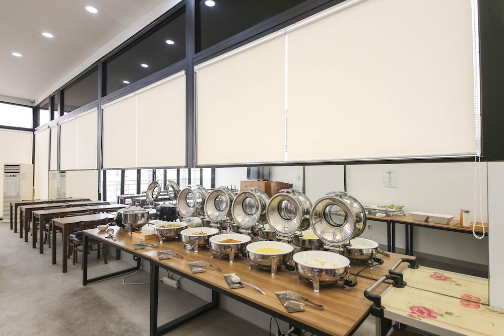 뷔페 아침 식사