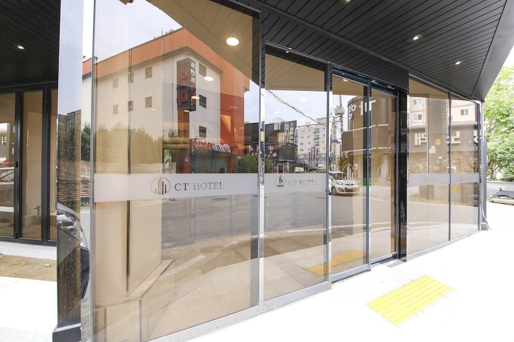 숙박 시설 입구