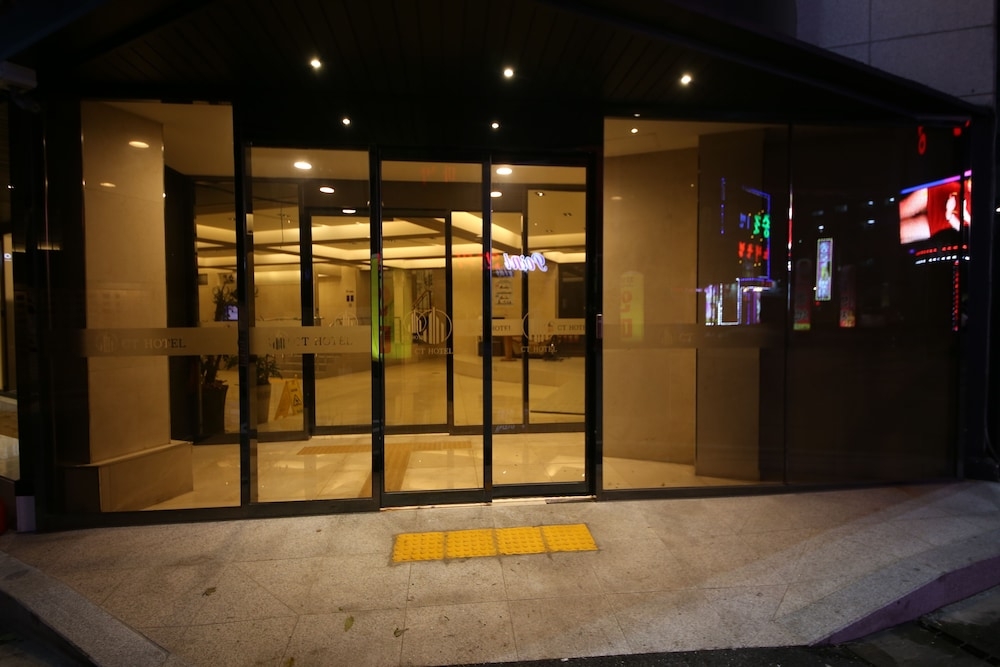 숙박 시설 입구