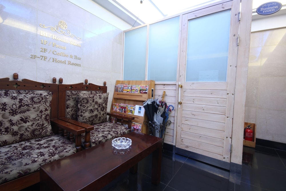 로비 좌석 공간