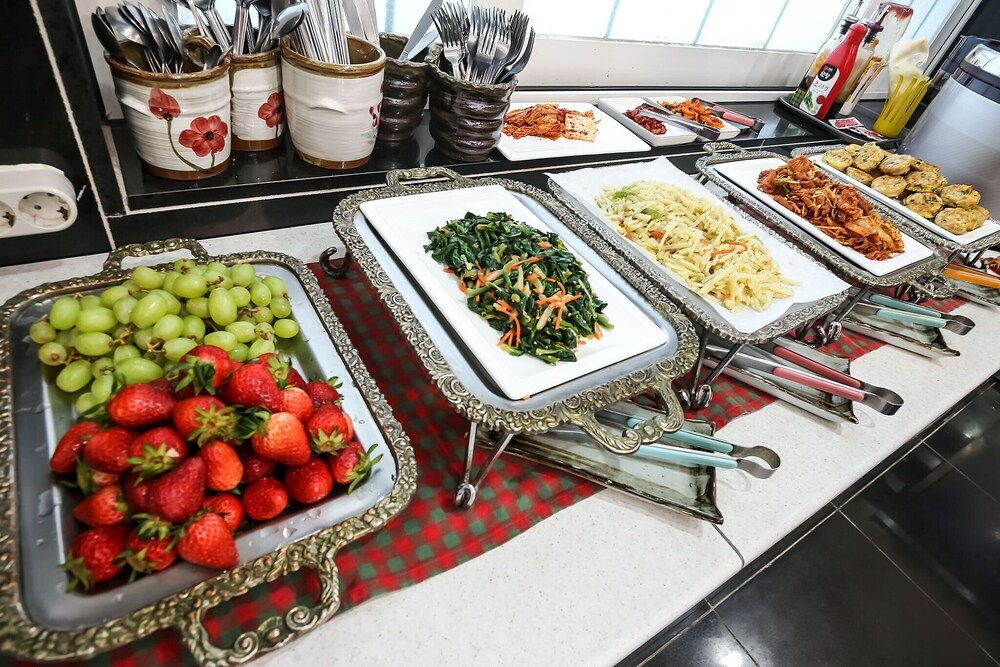 뷔페 아침 식사